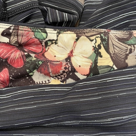 Lululemon Run The World 7/8 Tight | Leggings- Size 6 - Picture 10 of 14